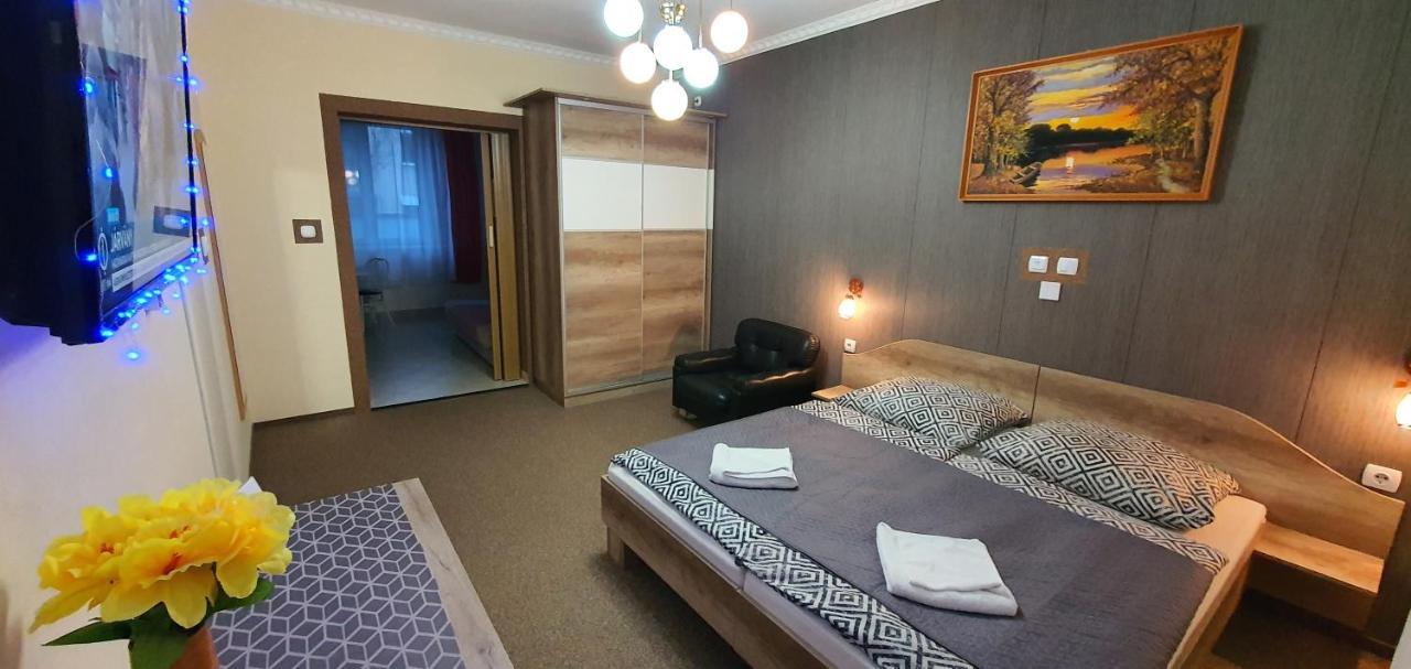 Szlavi Apartman Baja Exterior photo