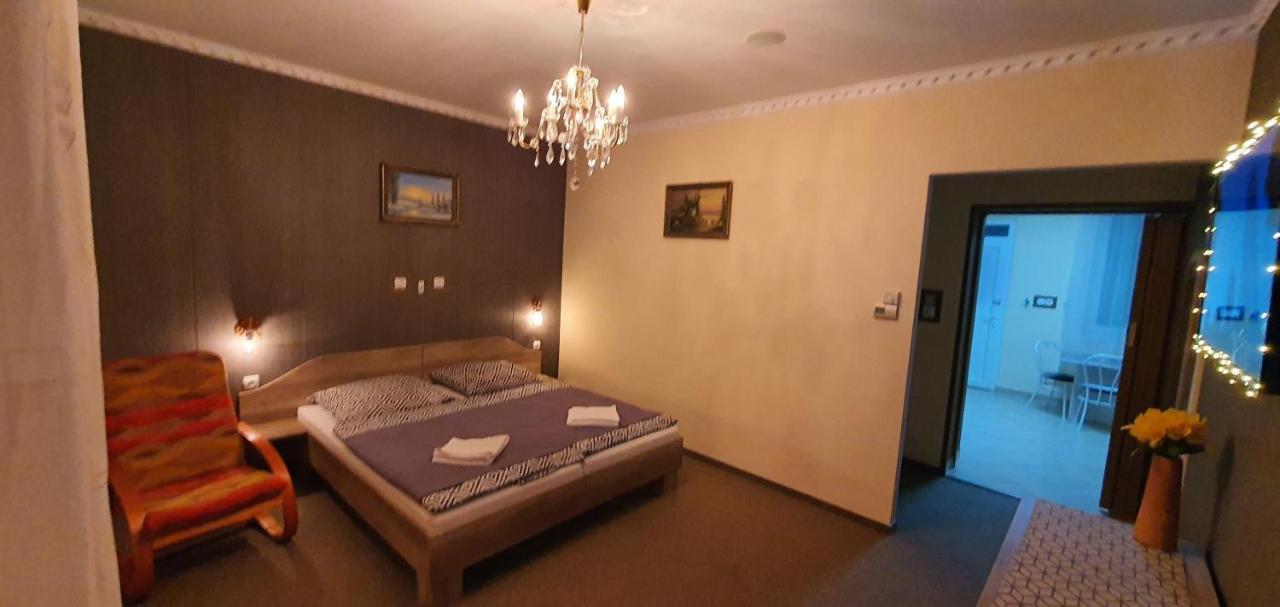 Szlavi Apartman Baja Exterior photo