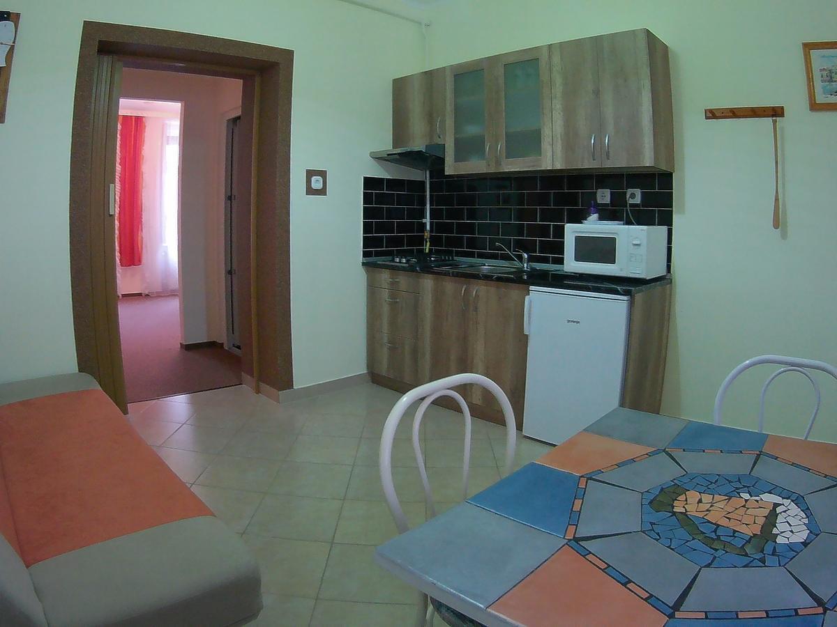 Szlavi Apartman Baja Exterior photo
